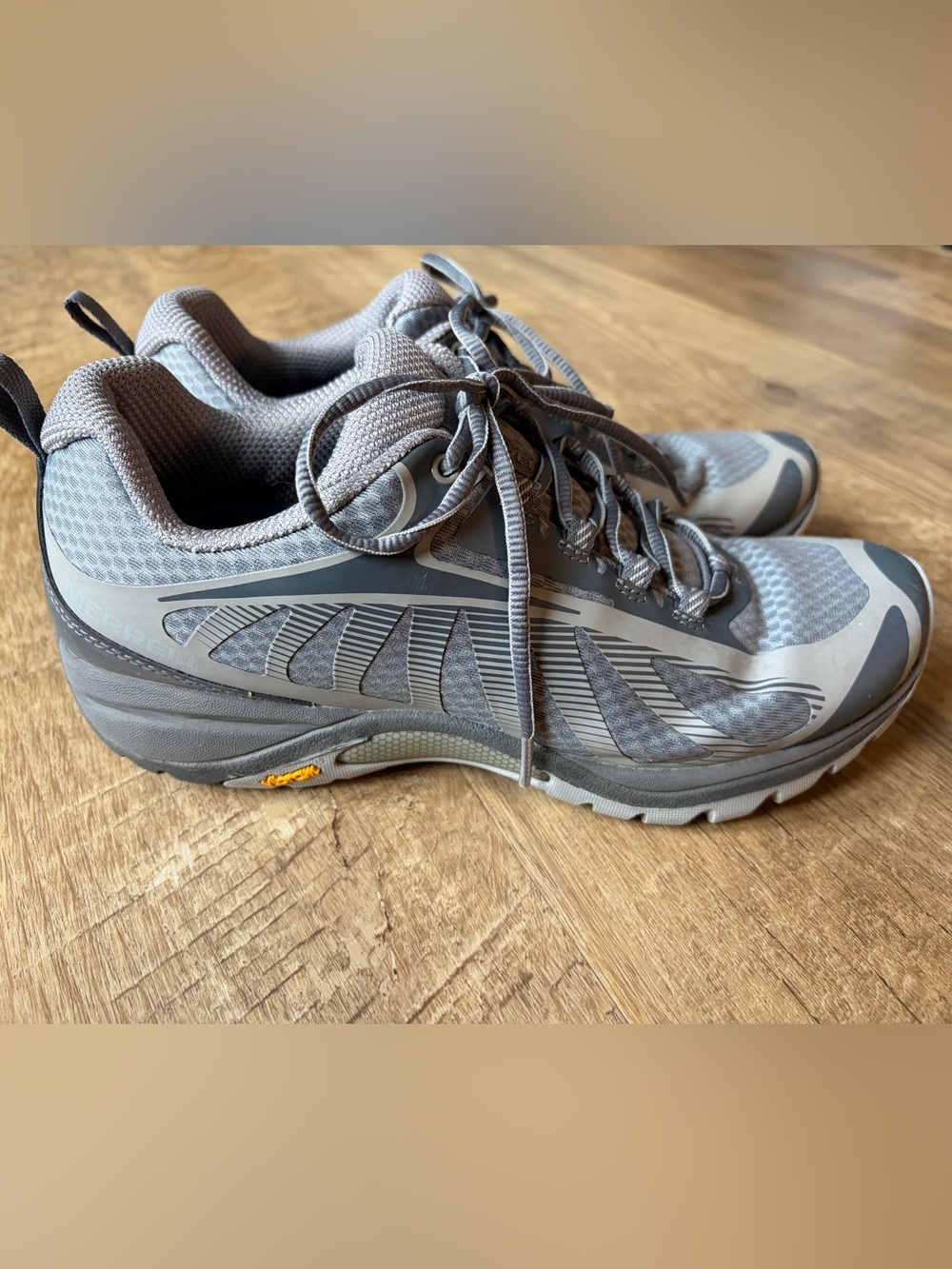 Merrell Women’s Siren Edge 3 hiking shoe. Size 9. Rock/Bluestone color